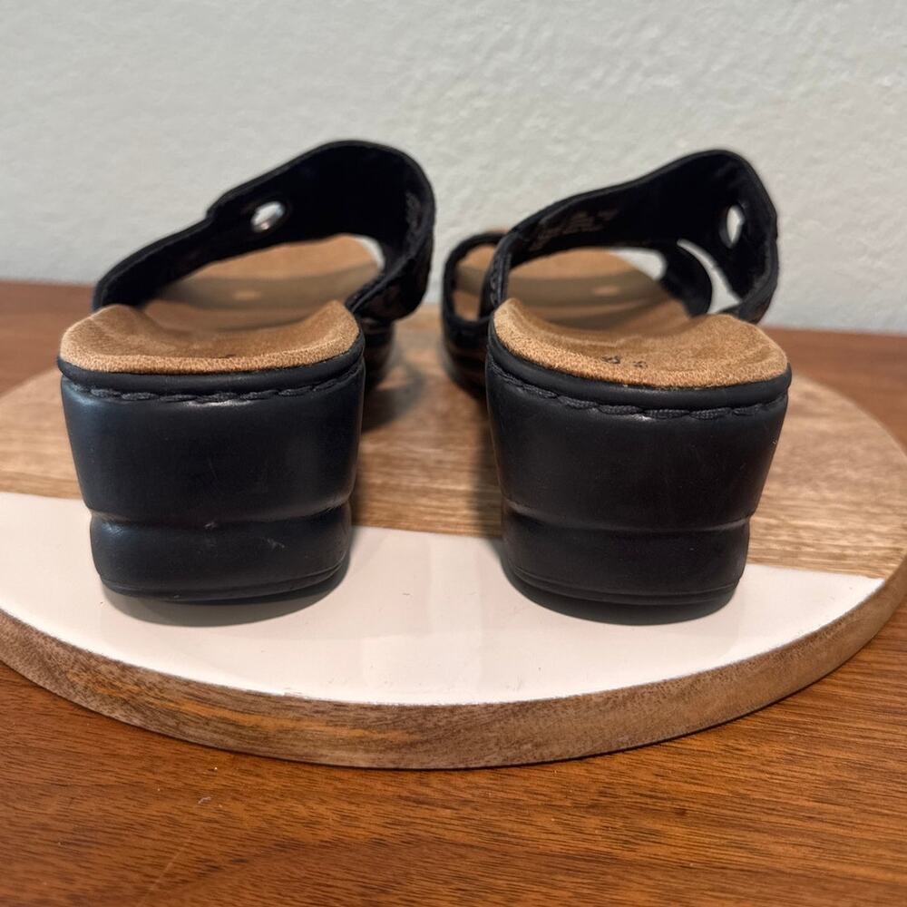Clarks Bendables Black Leather Slide Sandals Women's 8.5M Comfort Wedge - Picture 4 of 7